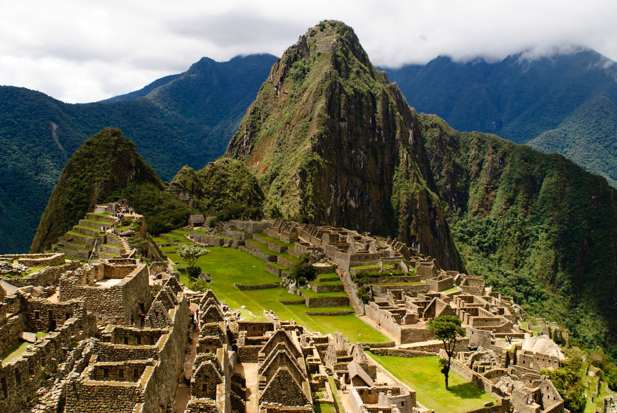 Picchu peru. Перу достопримечательности Мачу Пикчу. Потерянный город инков Мачу-Пикчу. Раскопки Мачу Пикчу. Мачу Пикчу достопримечательности.